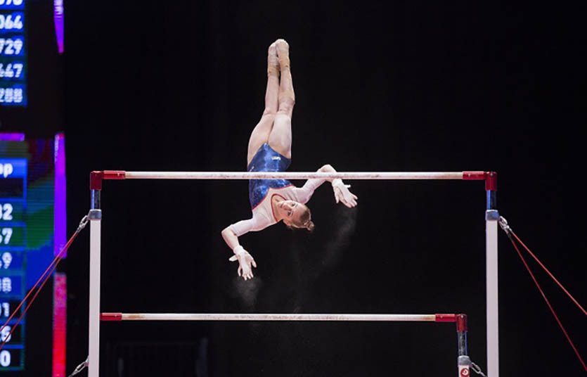 Упражнения на брусьях по спортивной гимнастике. Дарья Спиридонова.